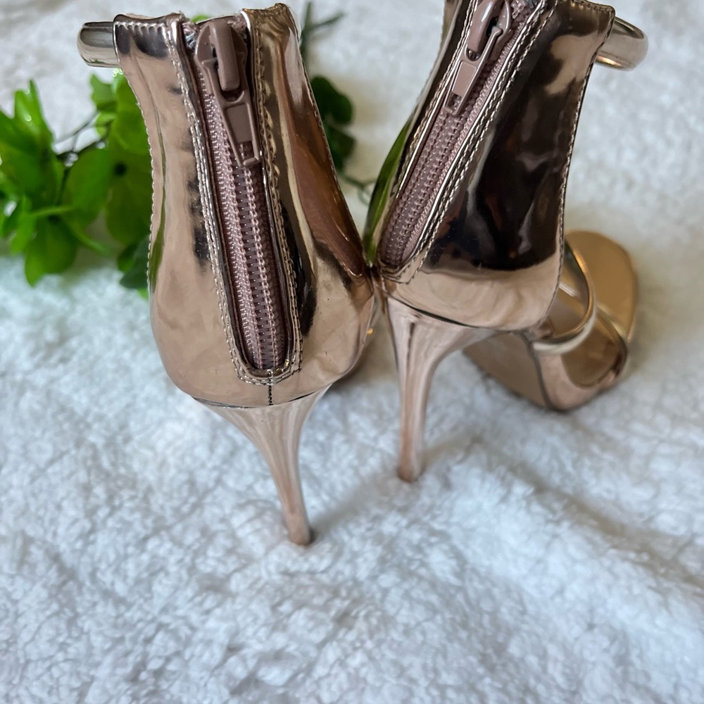 Shoe Republic La women Size 6 Rose Gold High Heel Sandal With Back Zip - Picture 2 of 7